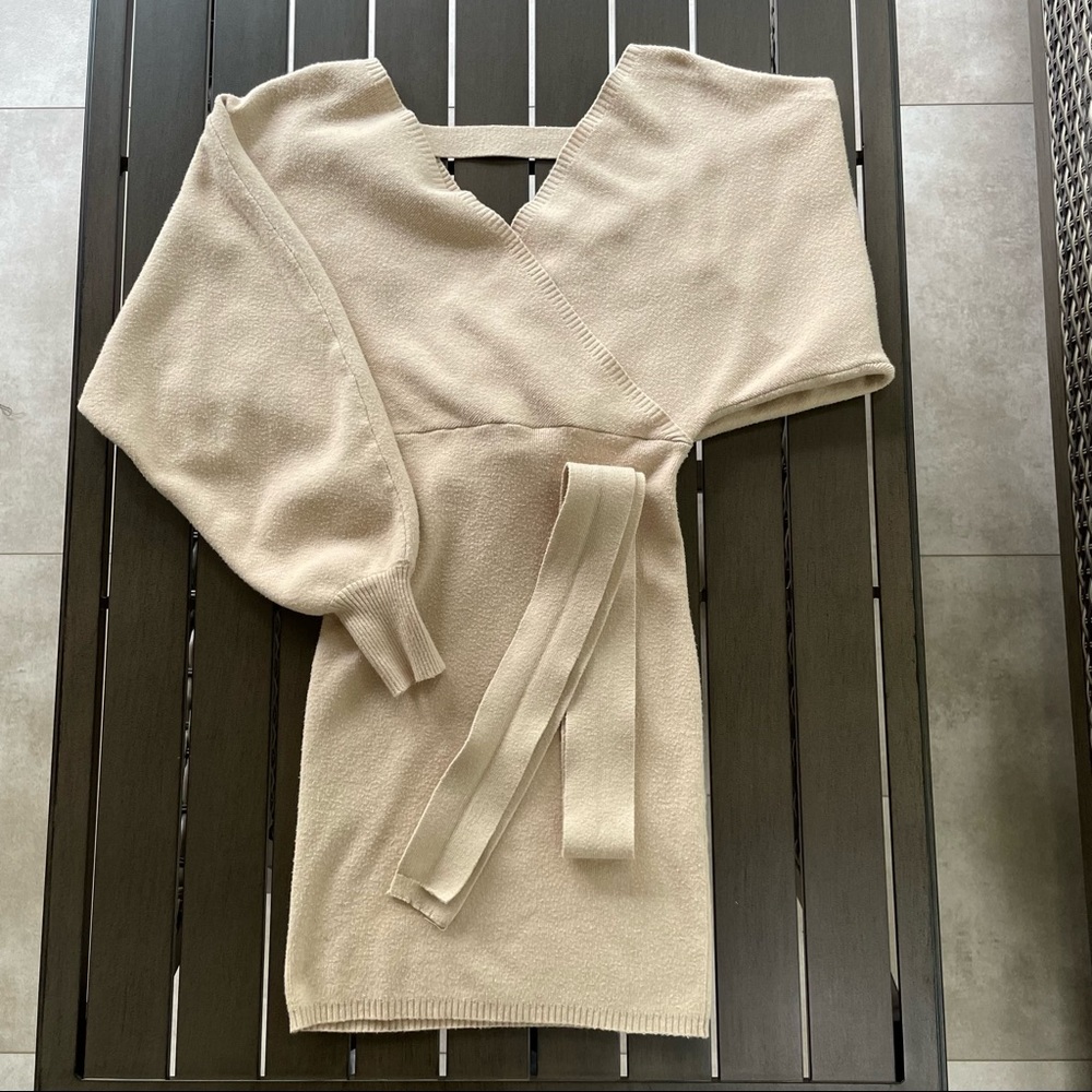 FOREVER 21 BODYCON SWEATER DRESS WITH BALOON SLEEVES!!